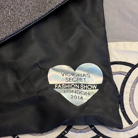 SALE! NWOT MAKEUP/TRAVEL CASE BUNDLE 🔥🔥🔥 - Picture 2 of 9